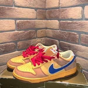 NIKE SB NEW CASTLE SIZE 7.5